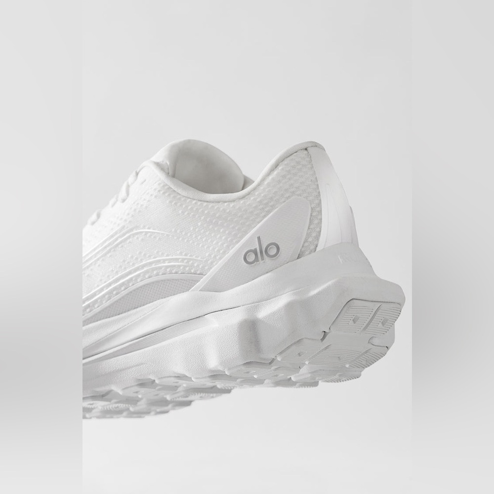 Alo Yoga Runner Sneakers in White/White Unisex Fit | US Men’s 9 | Women’s 10.5 - Picture 7 of 16